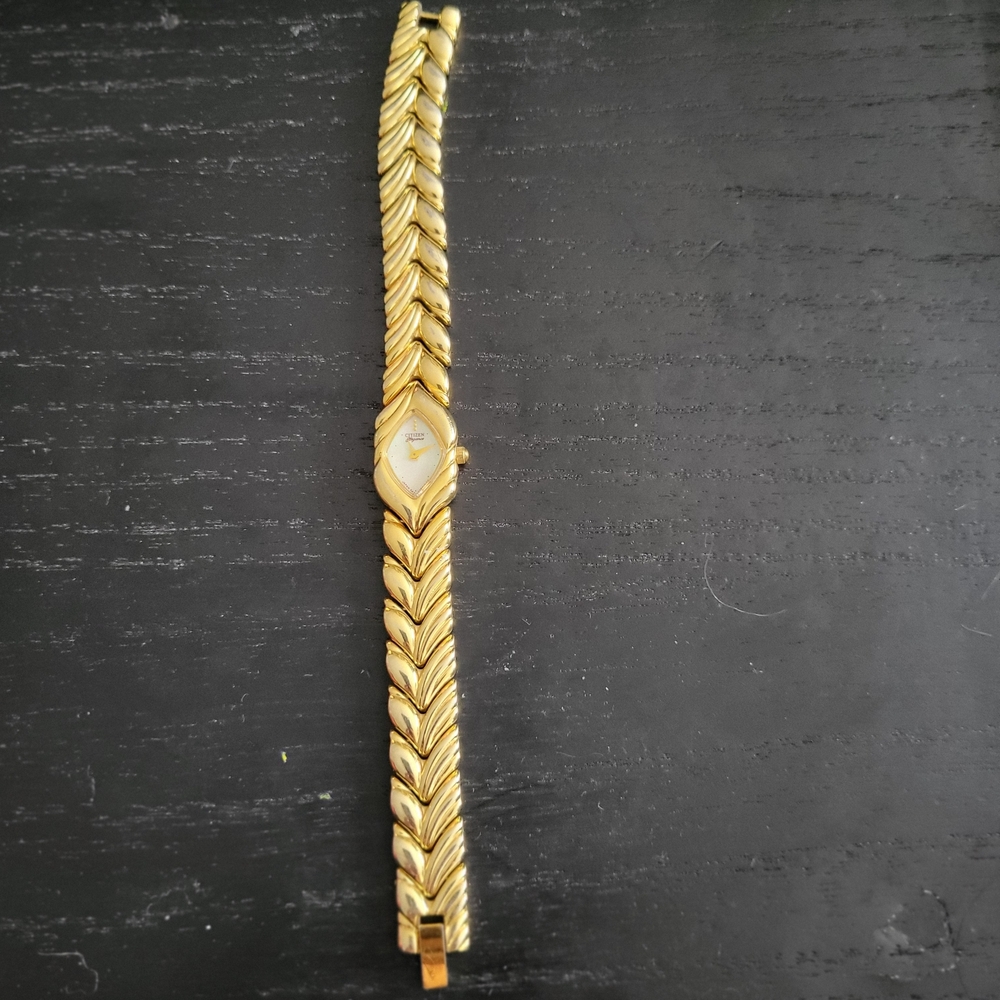 Citizen Gold-Tone Women's Watch Needs BATTERY - Picture 3 of 5